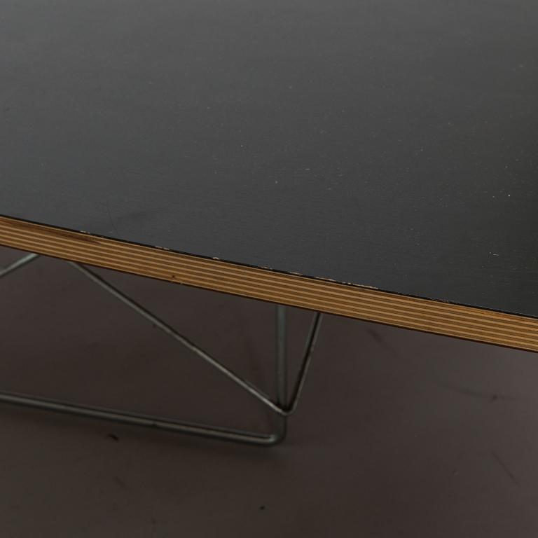 Charles och Ray Eames, soffbord, "Surfboard table" för Herman Miller.