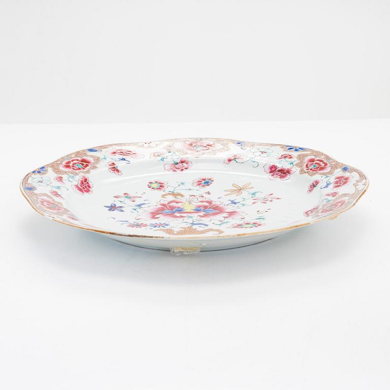 A Chinese 18th-century porcelain dish.