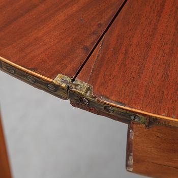 A late Gustavian table, circa 1800.