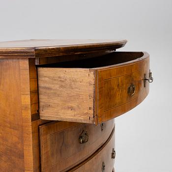 Chest of drawers, late Baroque, mid-18th century.