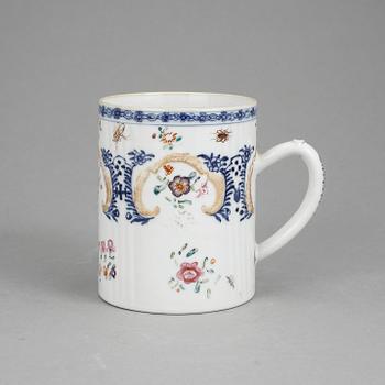 MUGG, porslin, Qingdynastin, Qianlong (1736-95).