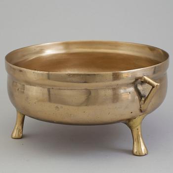 A 19th century pot.