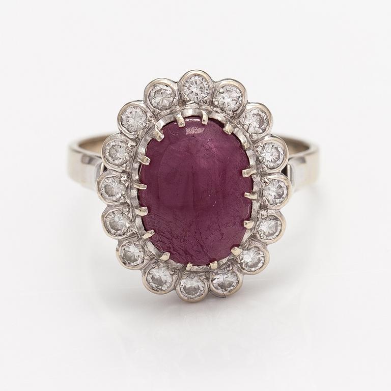 Ring, 18K vitguld, rubin och diamanter ca 0.48 ct tot.