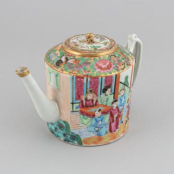 A Canton famille rose tea pot with cover, Qing dynasty, 19th Century.