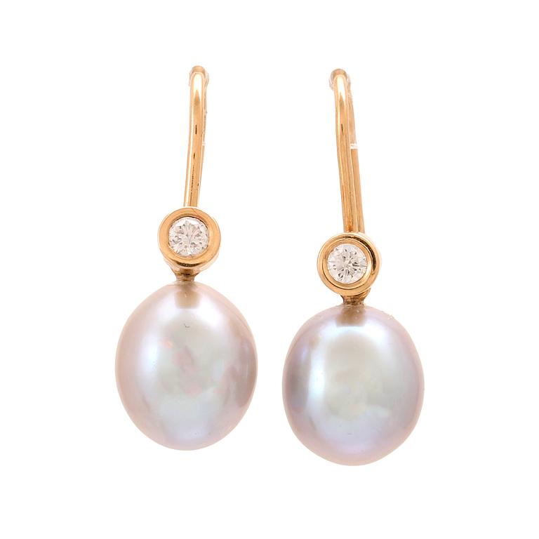 Earrings 18K gold, brilliant-cut diamonds 0.20 ct, two pairs of cultured freshwater pearls and drops of moonstone.