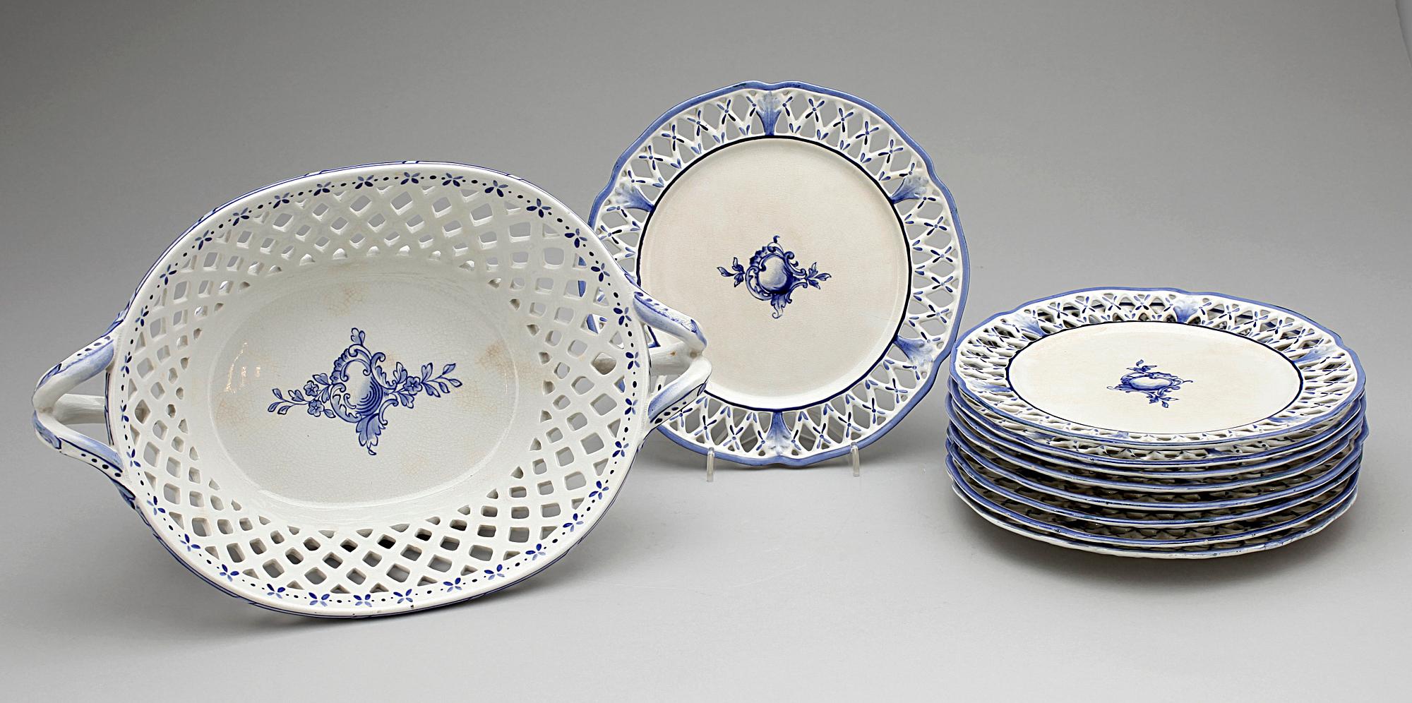 GALLERSKÅL samt ASSIETTER, 10 delar, fajans, 1800-talets slut.