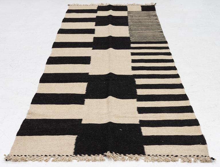 A Kelim runner carpet, 300 x 93 cm.