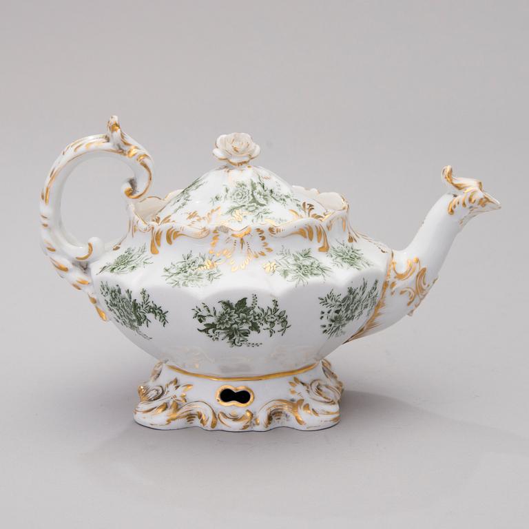 A Russian rococo style porcelain teapot, Kornilov 1840-1861.