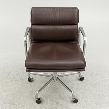 Charles & Ray Eames, skrivbordsstol, "Soft Pad Chair EA 217", Vitra.