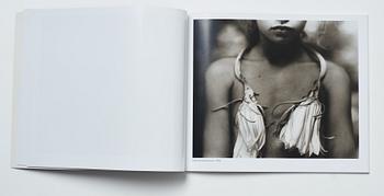 Sally Mann, bok Immediate Family signed.