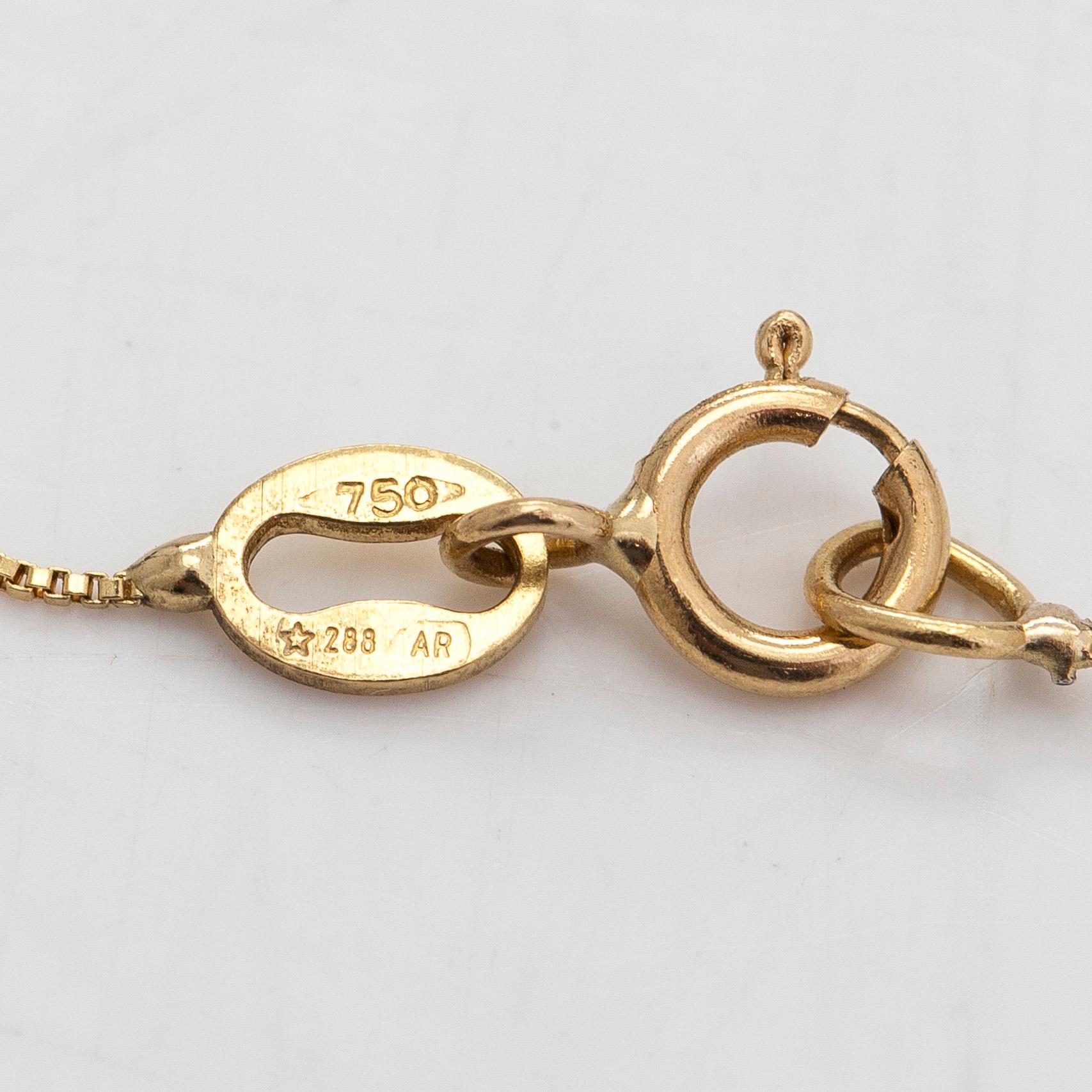 Örhängen samt kedja ca 18K guld och hänge ca 14 guld med smaragder och diamanter tot. ca. 0.24 ct.