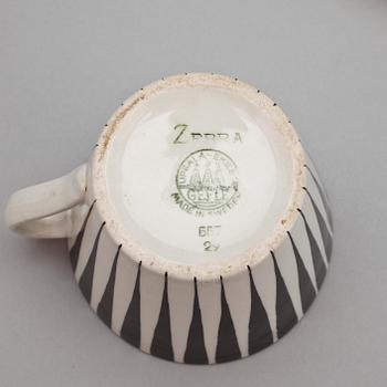 KAFFEKOPPAR MED FAT, 8 st, porslin, "Zebra", Eugen Trost, Upsala-Ekeby Gefle, 1900-talets mitt.