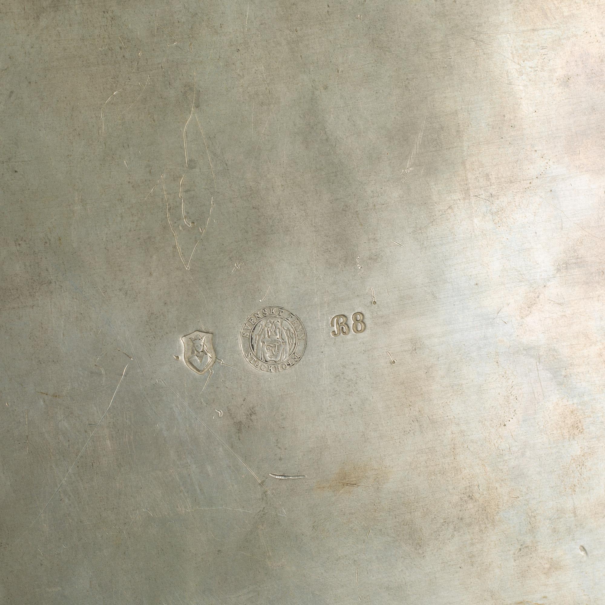 Firma Svenskt Tenn, skrin med lock, tenn, Stockholm 1928.