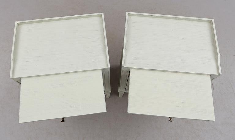 SÄNGBORD, 1 par, gustaviansk stil, 1900-talets andra hälft.