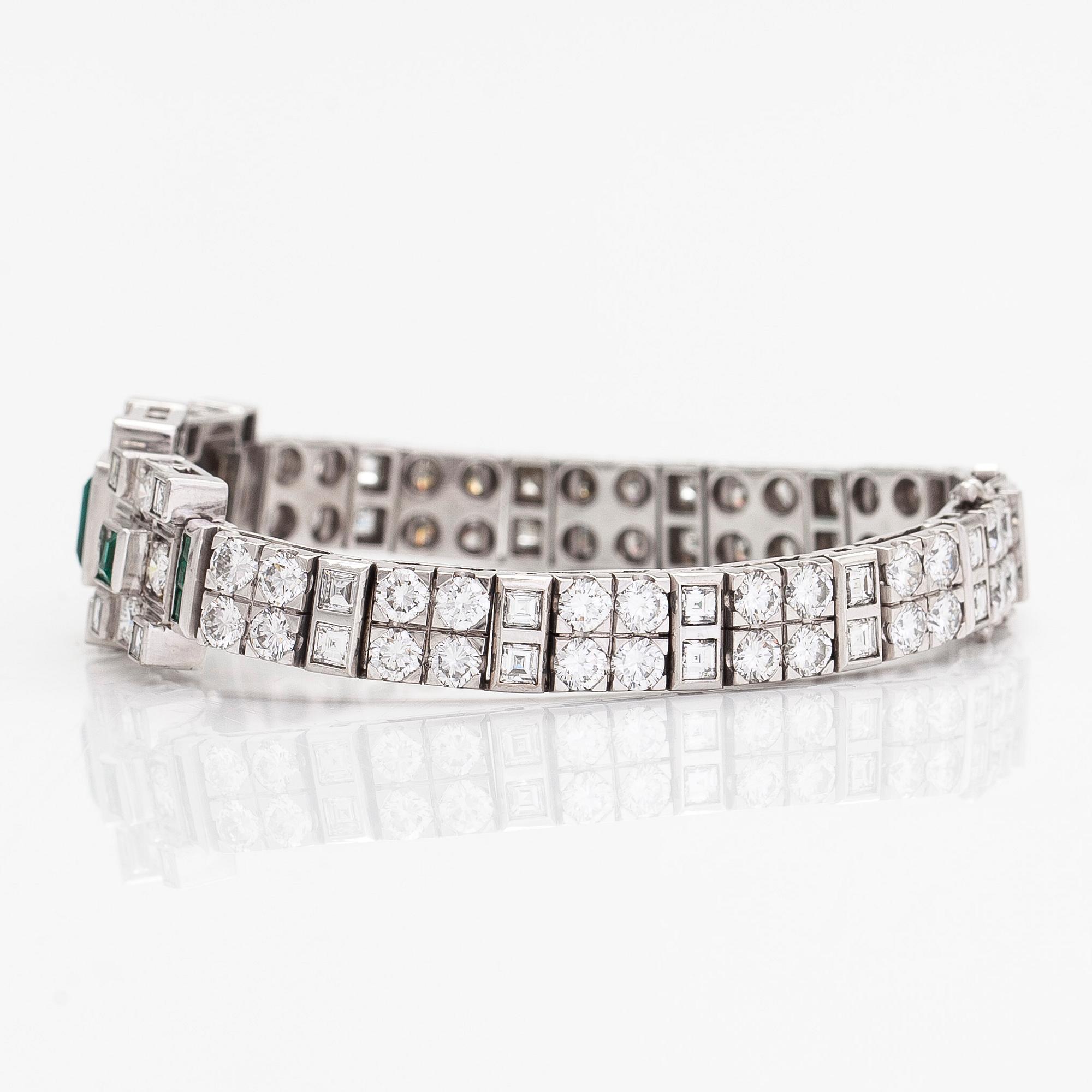 Rannekoru, 18K valkokultaa, smaragdeja sekä briljantti- ja baguettehiottuja timantteja, Tukholma 1986.