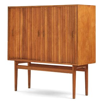 250. Jørgen Høj, an oak cabinet, Knud Willadsen Møbelsnedkeri, Lillerød, Denmark, 1950s.