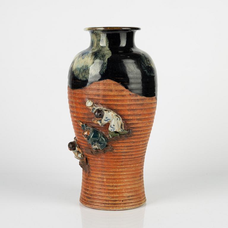 A Japanese sumida ware Vase, 20th century.