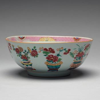 A famille rose punch bowl, Qing dynasty, Qianlong (1736-95).