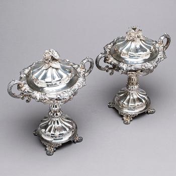 Gustaf Möllenborg, Stockholm 1854, Sockerskålar, ett par, silver, nyrokoko.