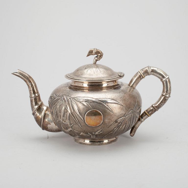 TEKANNA, silver, "Zee Sung" Shanghai Kina ca 1900. Vikt 616 g.