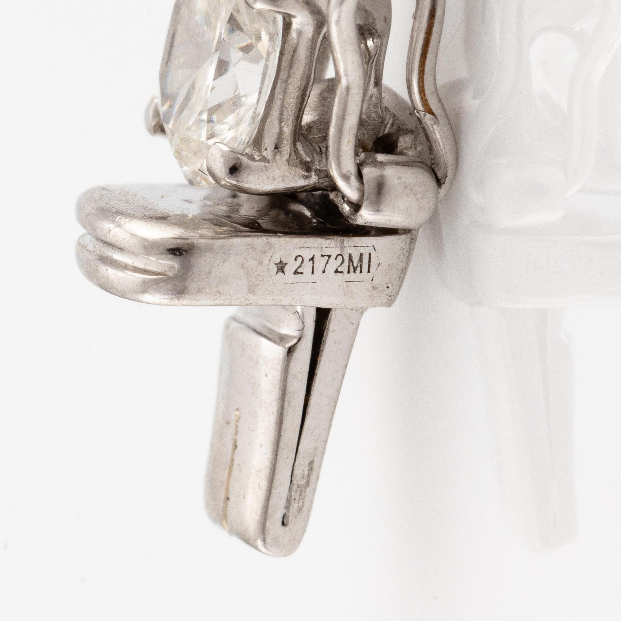 Armband 18K vitguld med diamanter i olika slipformer.