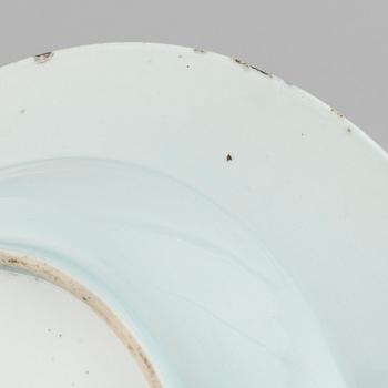 Five blue and white and imari export porcelain plates, Qing dynasty, Qianlong (1736-95).