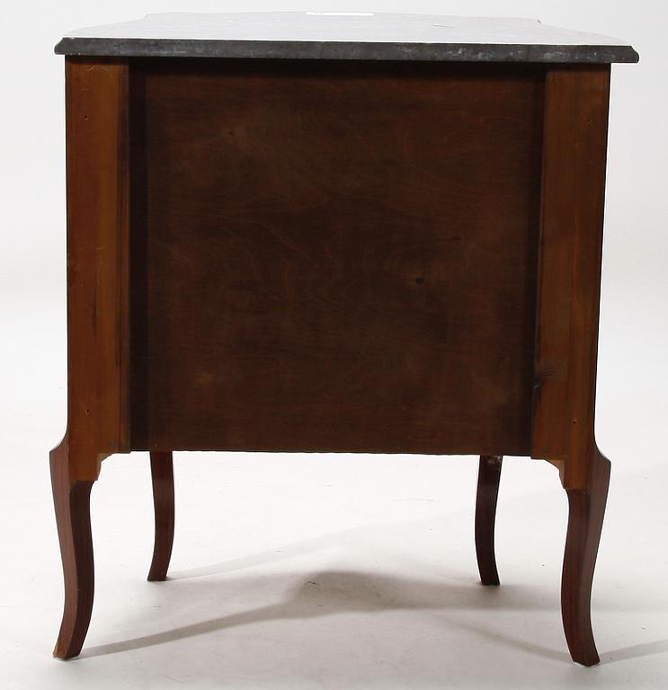 BYRÅ, Louis XVI-stil, 1900-talets första hälft.