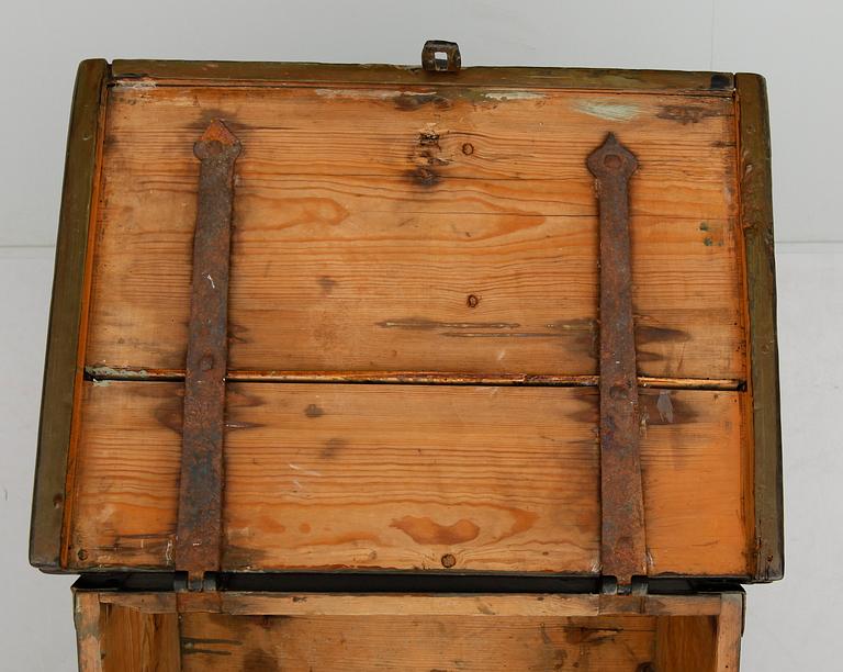 SKRIN, allmoge, märkt med årtal 1734.