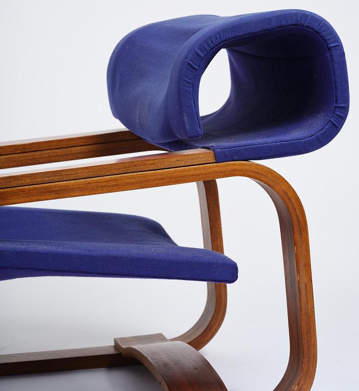 Jan Bocan, fåtöljer, ett par, Thonet, utförda för Tjeckoslovakiska ambassaden, Stockholm 1972.