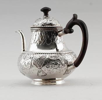 TEKANNA, silver, 1800-talets första del. Vikt ca 274 g.