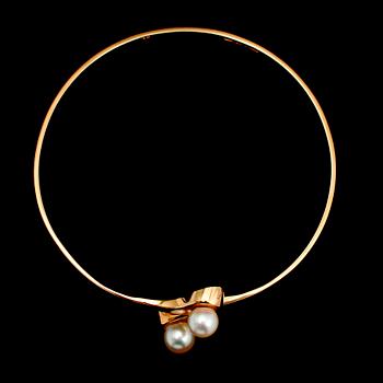 ARMRING, 18 k guld, svenska stämplar 1985. Vikt 8 g.