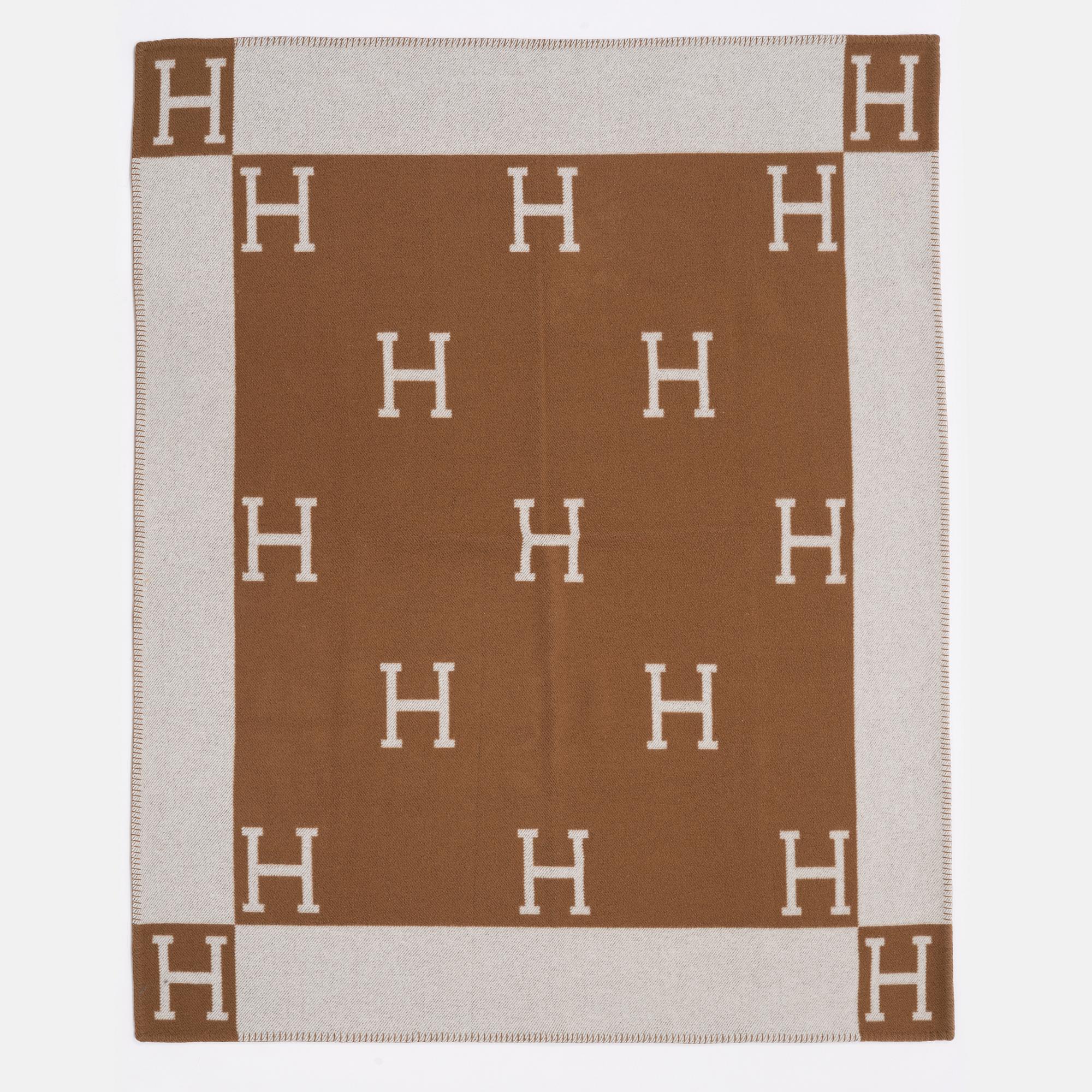 Hermès, a wool and cashmere mix 'Avalon' blanket.