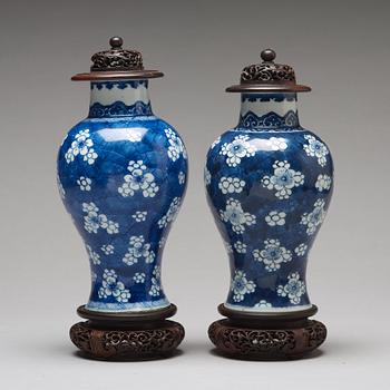 A pair of blue and white vases, Qing dynasty, Kangxi (1662-1722).