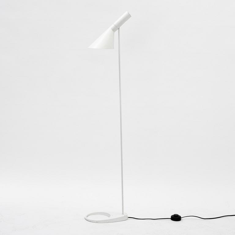 Arne Jacobsen, golvlampa, "AJ", Louis Poulsen, Danmark.