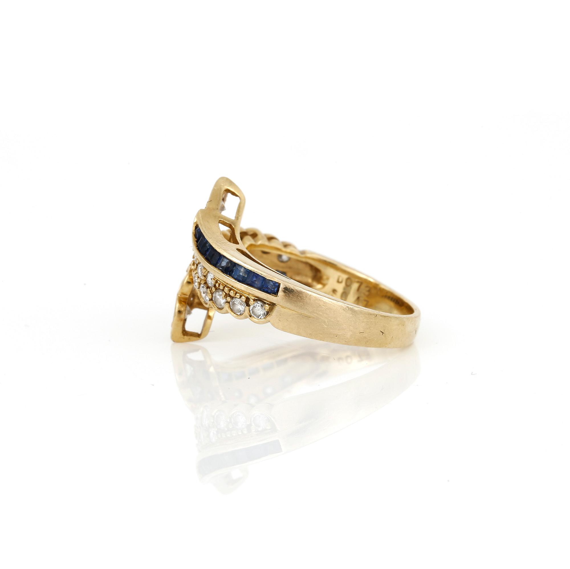 RING, 18K guld med briljantslipade diamanter, tot ca 0,73 ct och trappslipade safirer. Total vikt ca 5,10 g.