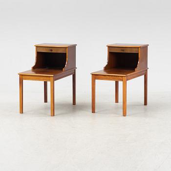 A pair of mahogany bedside tables/side tables, second half of the 20th Century.