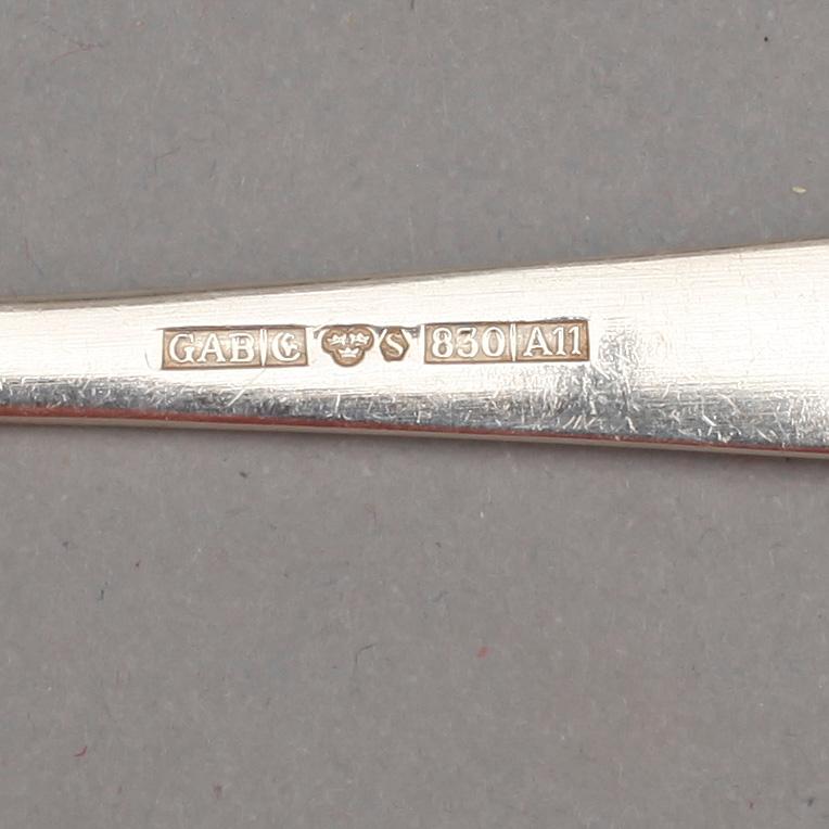 BESTICKSERVISDELAR, mestadels Sverige/England, 1800/1900-tal. Totalvikt ca 735 gram.