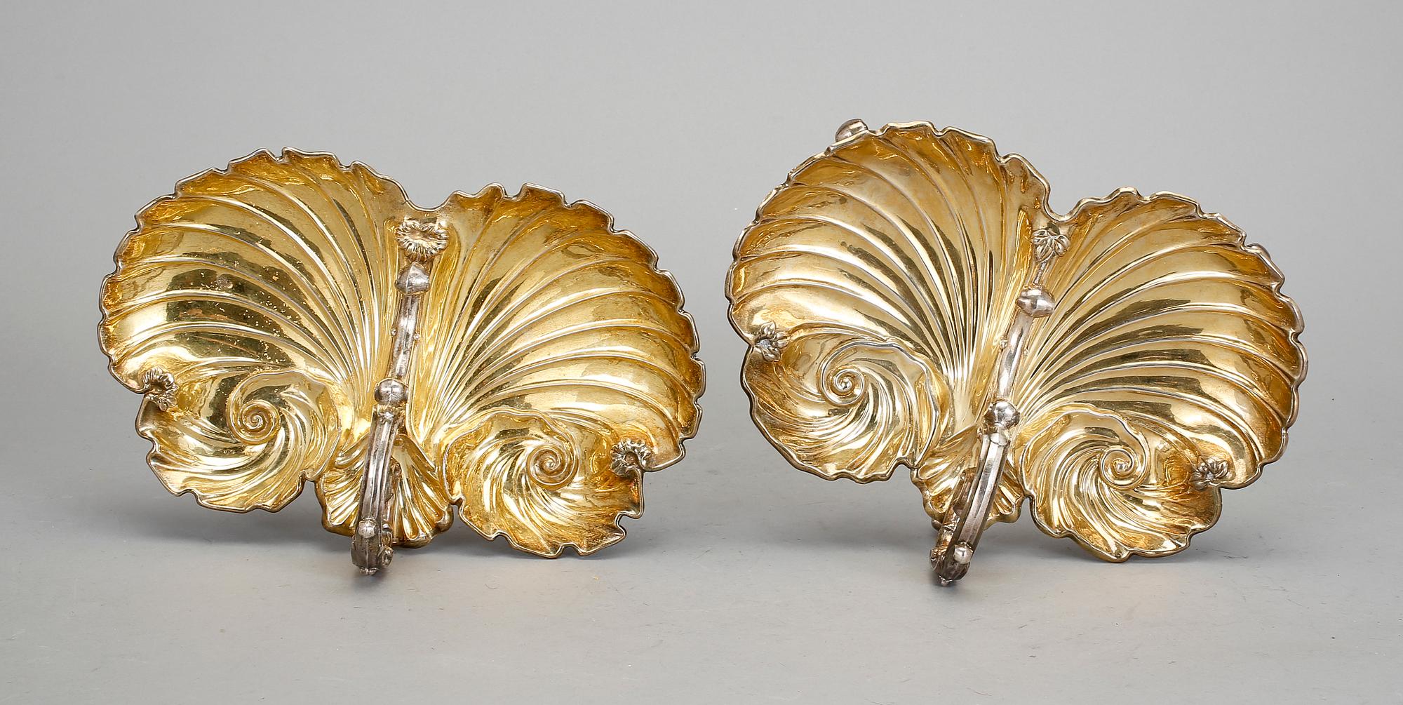 SKÅLFAT, ett par snarlika, silver, nyrokoko, Gustaf Möllenborg, Stockholm 1852. Tot ca 690 gram.