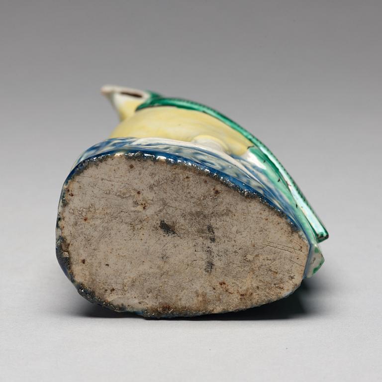 A pair of famille rose figures of parrots, late Qing dynasty.