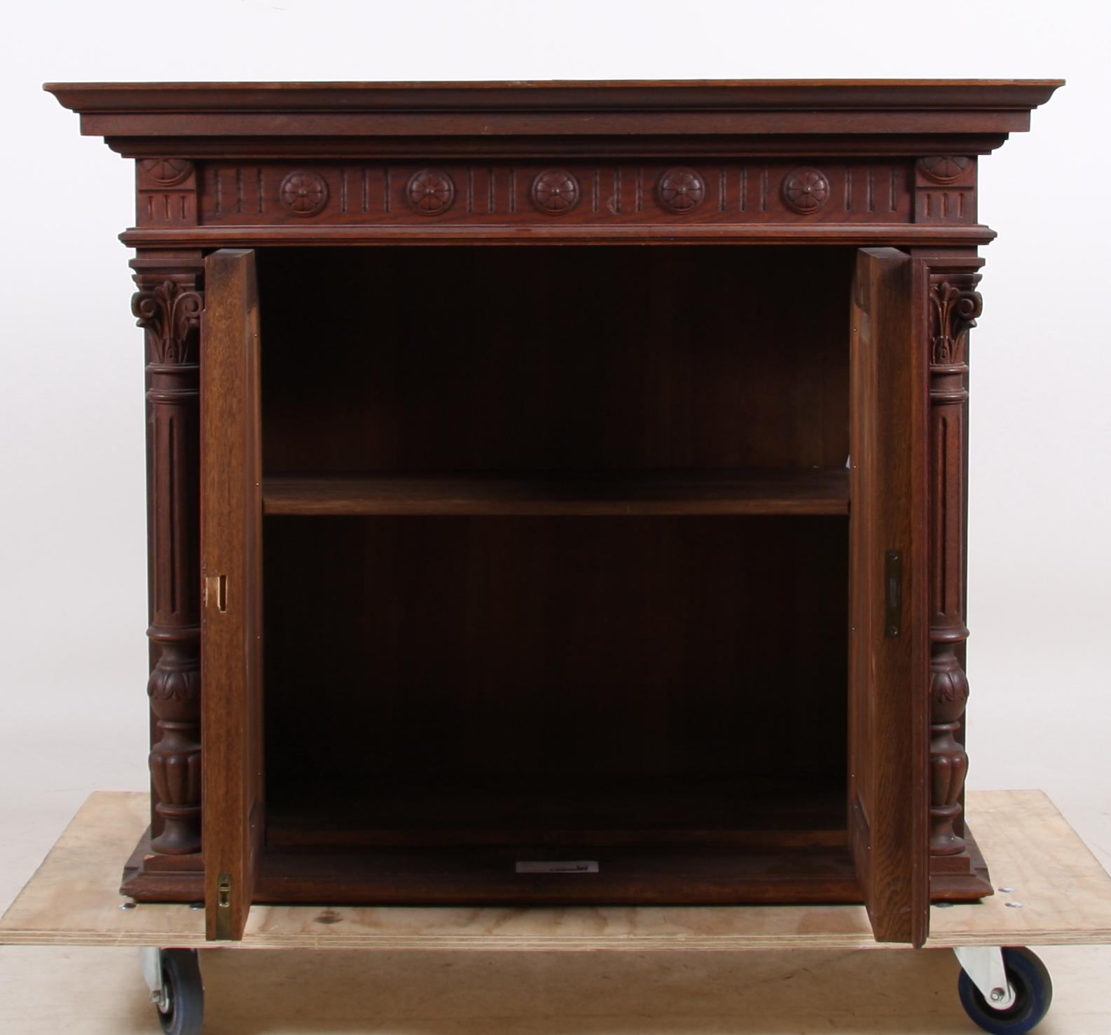 VÄGGSKÅP, nyrenässans, sent 1800-tal.