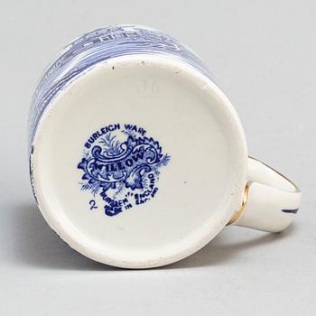 MULBERRY, a Mulberry Picnicbasket with tableware.