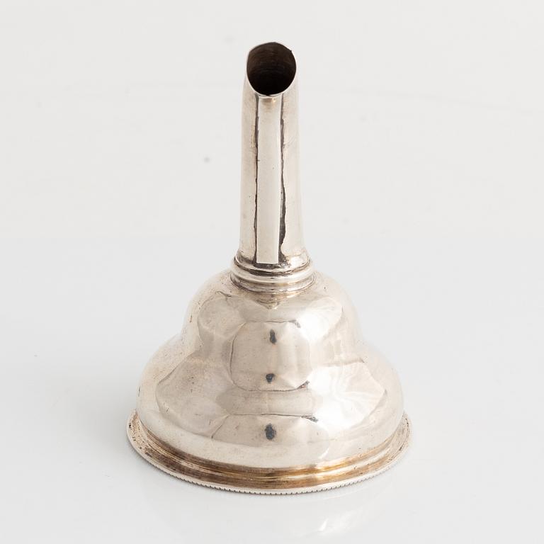 An Irish Silver Wine Funnel, mark of William Bond, Dublin, circa 1800.