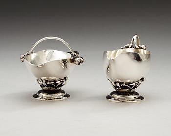 GEORG JENSEN, gräddsnipa och skål, Köpenhamn 1945-77, sterling.