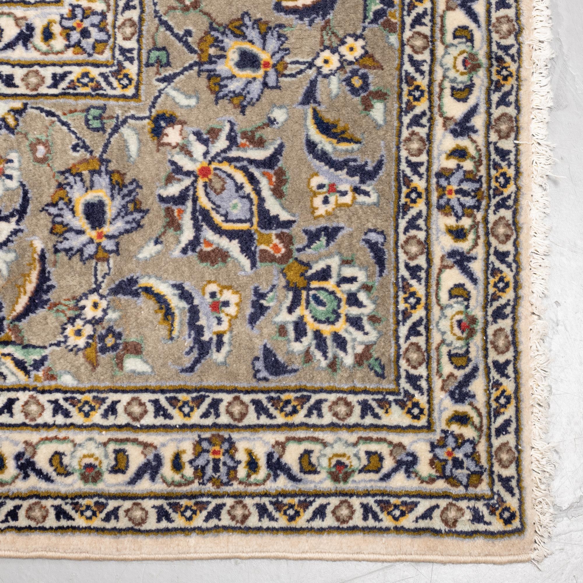 A carpet, Kashan ca 390 x 296 cm.