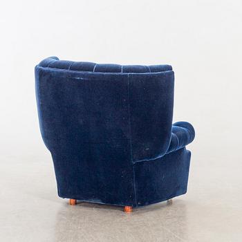 An Wade Upholstry Long Eaton sofa and Armchair, 1970/80:s Enland.