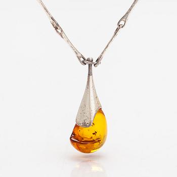 Poul Havgaard, Halsband "Fearless", sterling silver och bärnsten. Lapponia.