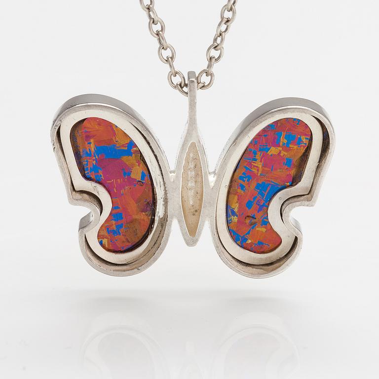 Nanny Still, A sterling silver and titanium necklace. Kultakeskus, Hämeenlinna.