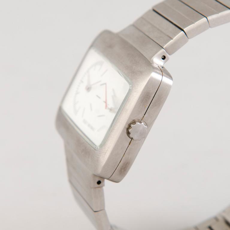 ISSEY MIYAKE, wristwatch 28 x 39 mm, design Harri Koskinen.