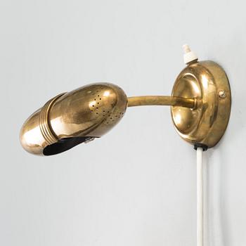 MAURI ALMARI, a mid-20th century '71022' wall light for Idman.