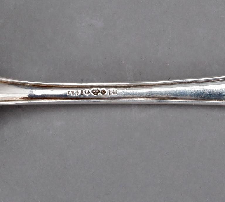 SKEDAR, silver, 31 delar, "Svensk rund", Stockholm, 1900-talets första hälft, vikt ca 1110 g.